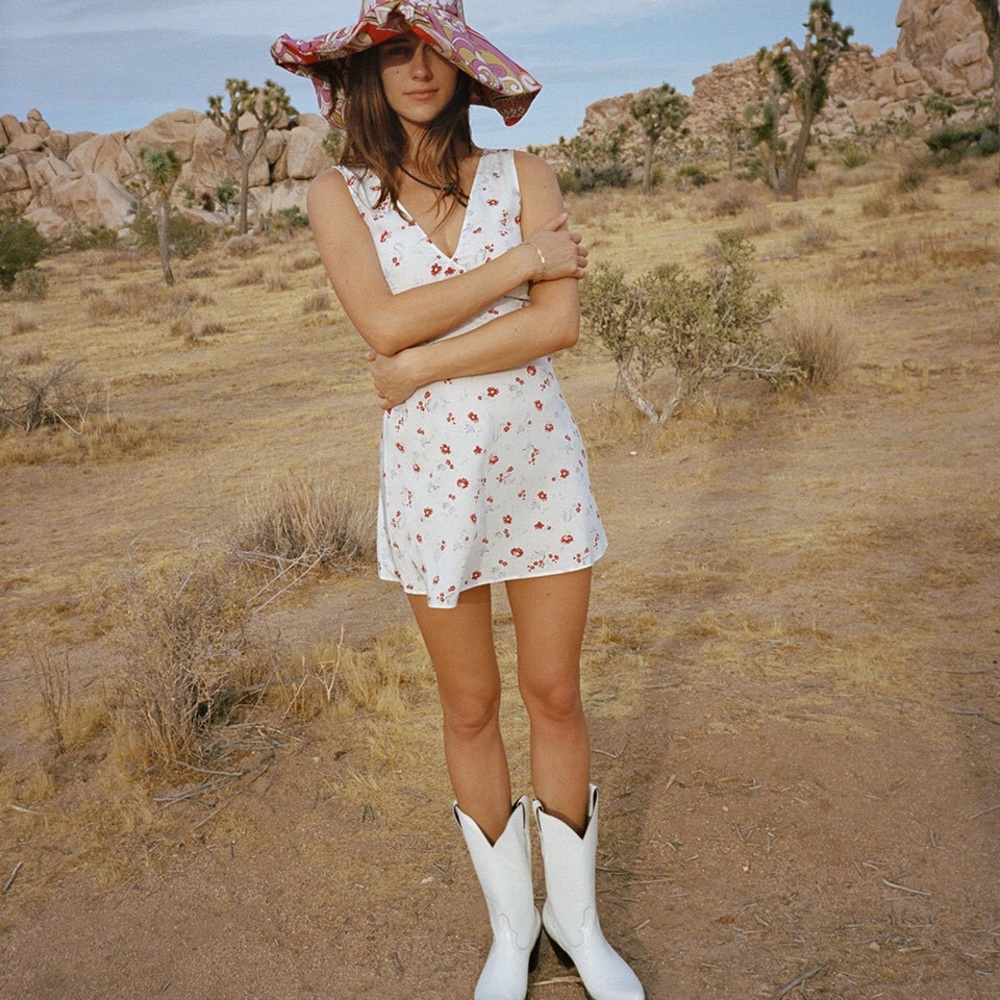 Realisation Par Isabelli LOOKING TO TRADE READ CAP